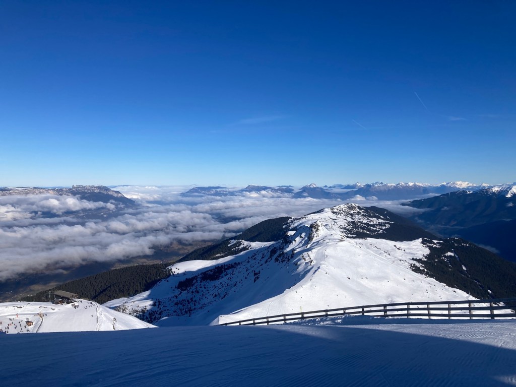 mer de nuage depuis les 7 laux belledonne vers Grenoble