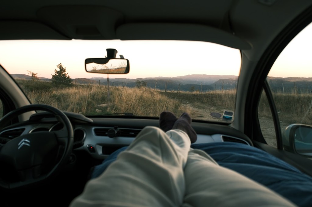 voiture aménagée pour dormir