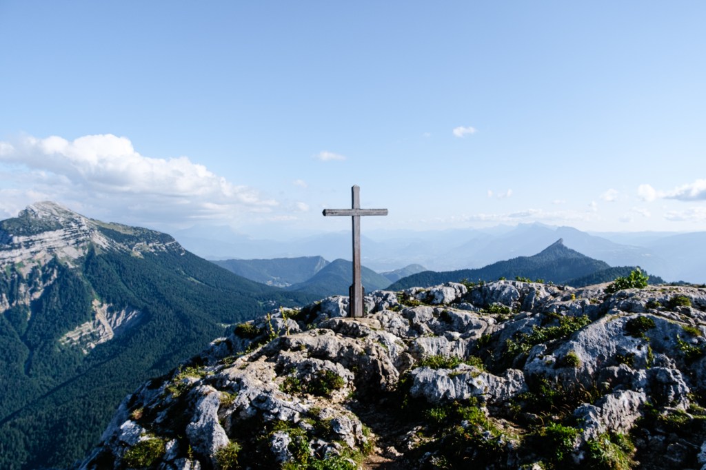 Itinéraires de randonnée autour de Grenoble. Vercors, Belledonne, Chartreuse, découvrez les massifs avec ces randonnées classiques. 