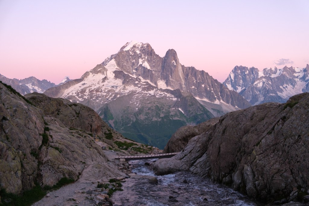 paysage de montagne sans voiture