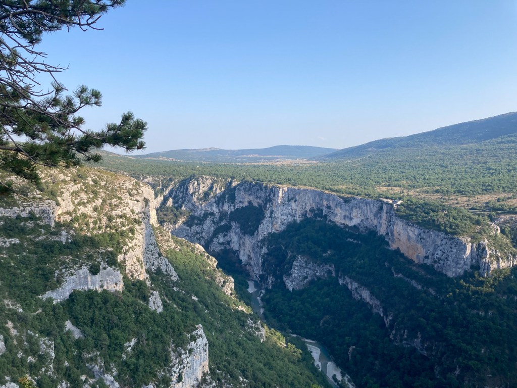 vue depuis le chalet de la maline dans le verdon, route des crètes