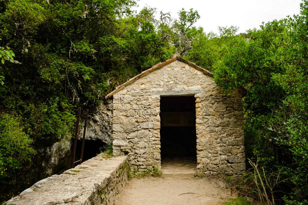 cabane du garde canal, balade à quinson lors d'un road trip dans le verdon