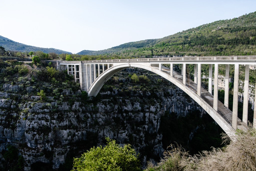pont de l'artuby à trigance dans les gorges du verdon depuis la corniche sublime
