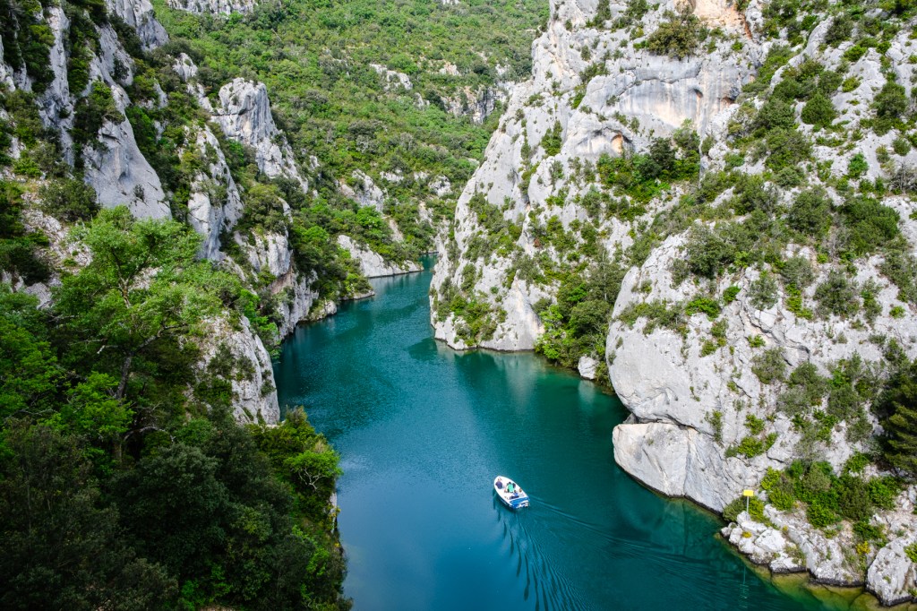 Sentier du Garde Canal à Quinson, balade facile avec vues spectaculaires sur la vallée et les falaises
