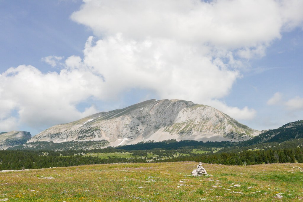 le plus haut sommet du vercors le grand veymont vu en randonnée